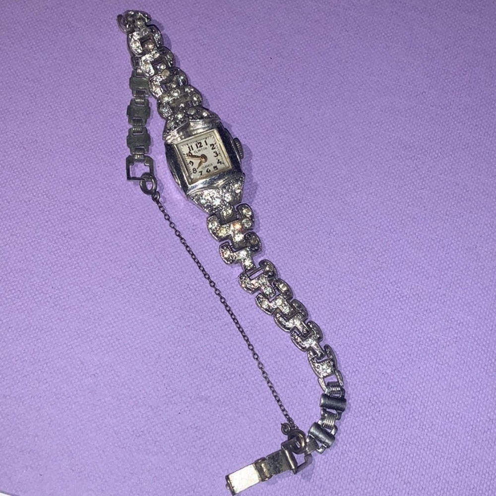 Clinton Vintage Jeweled Ladies Wrist Watch With Safety Chain 17 Jewels